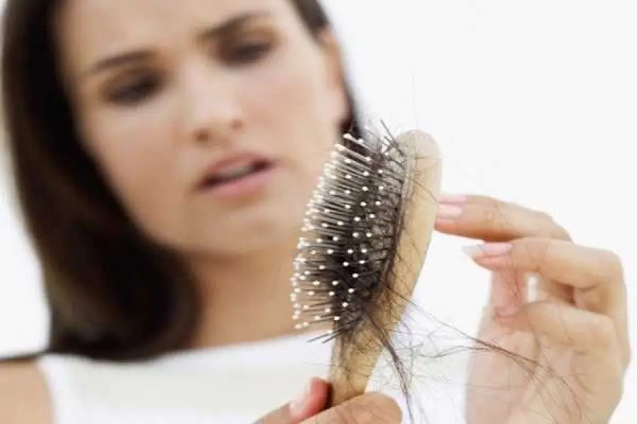 5 rimedi naturali per la cura dei capelli e il trattamento dell'alopecia