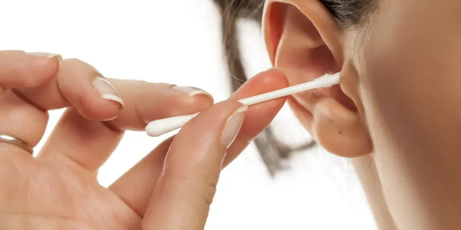 4 rimedi naturali per pulirsi le orecchie