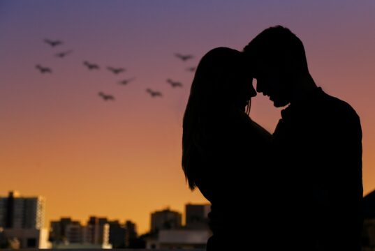 Cosa spinge una donna a diventare una escort